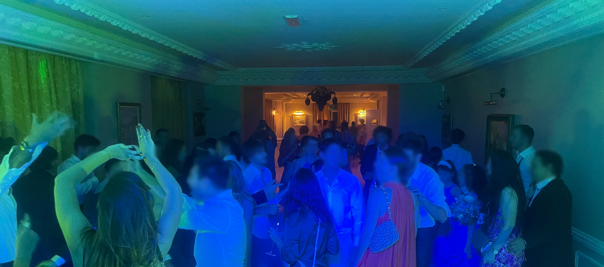 Soirée dansante de mariage en intérieur