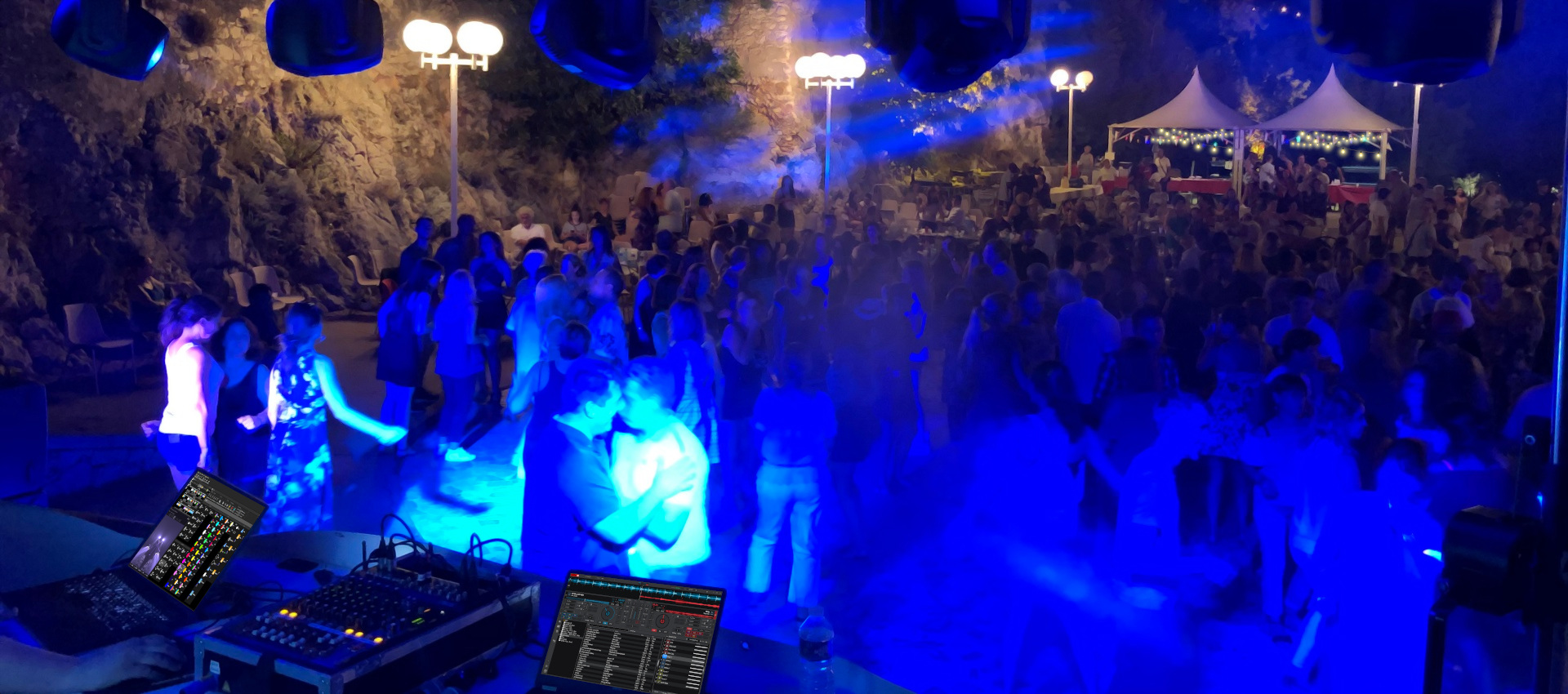Ambiance de soirée dansante publique