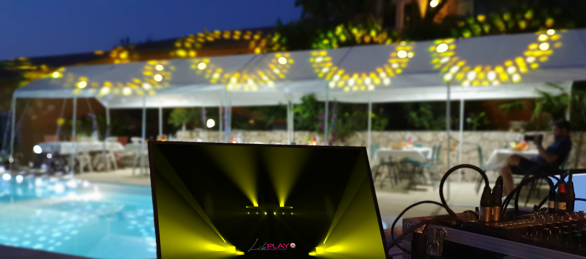 Éclairage décoratif autour d'une piscine